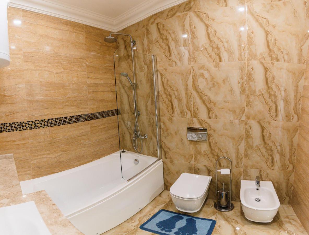 Апартаменты Luxury For Business & Pleasure Royal 3 Киев Экстерьер фото