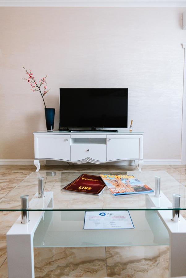 Апартаменты Luxury For Business & Pleasure Royal 3 Киев Экстерьер фото