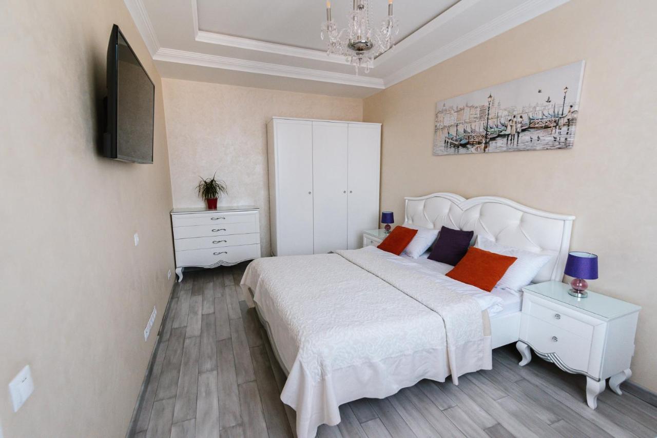 Апартаменты Luxury For Business & Pleasure Royal 3 Киев Экстерьер фото